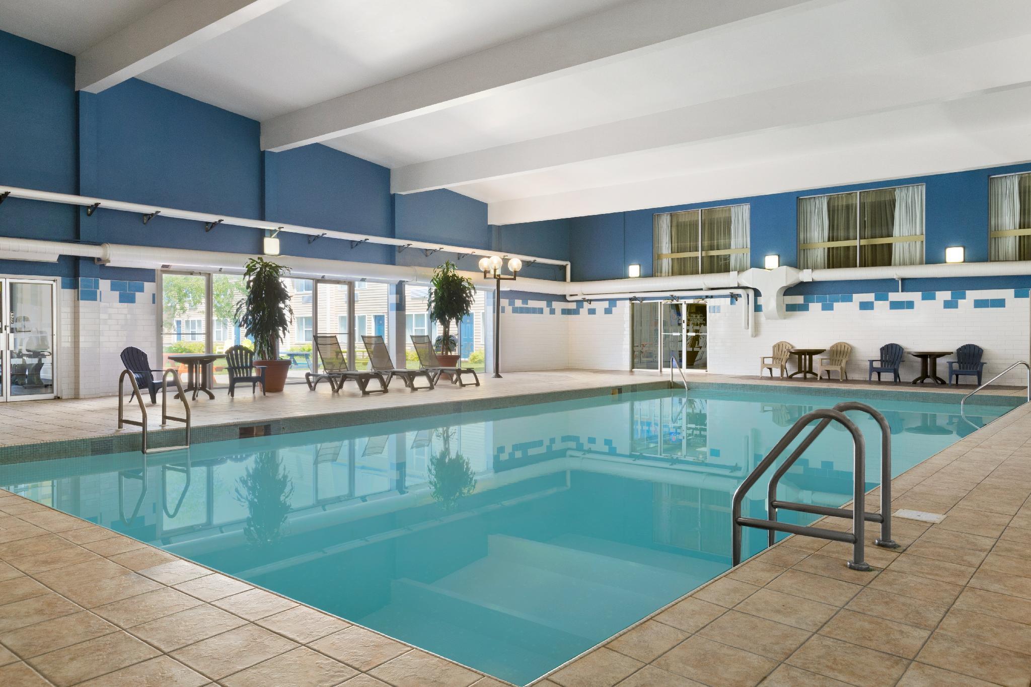 Days Inn & Suites By Wyndham Moncton Exteriör bild