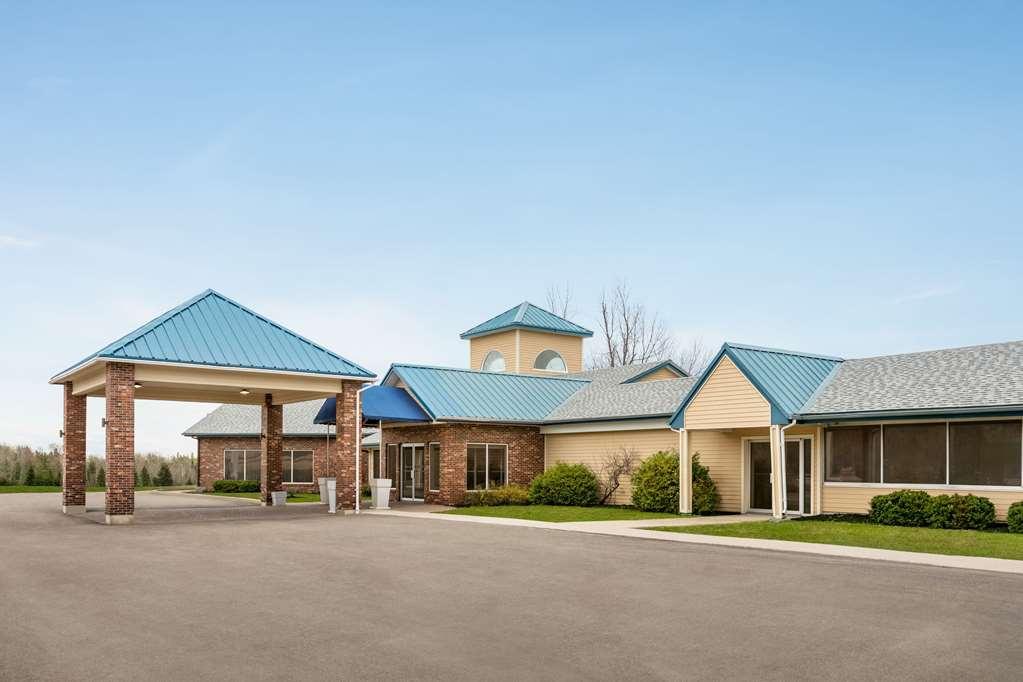 Days Inn & Suites By Wyndham Moncton Exteriör bild