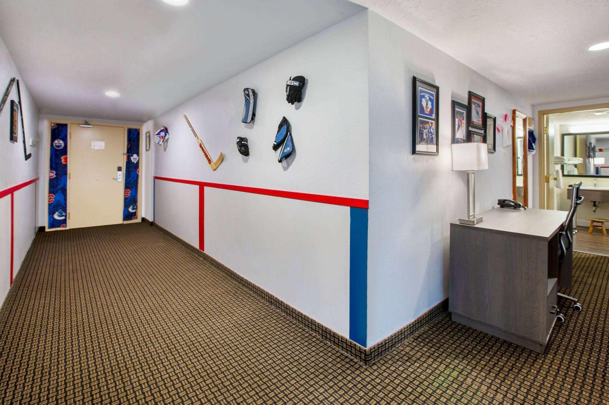 Days Inn & Suites By Wyndham Moncton Exteriör bild
