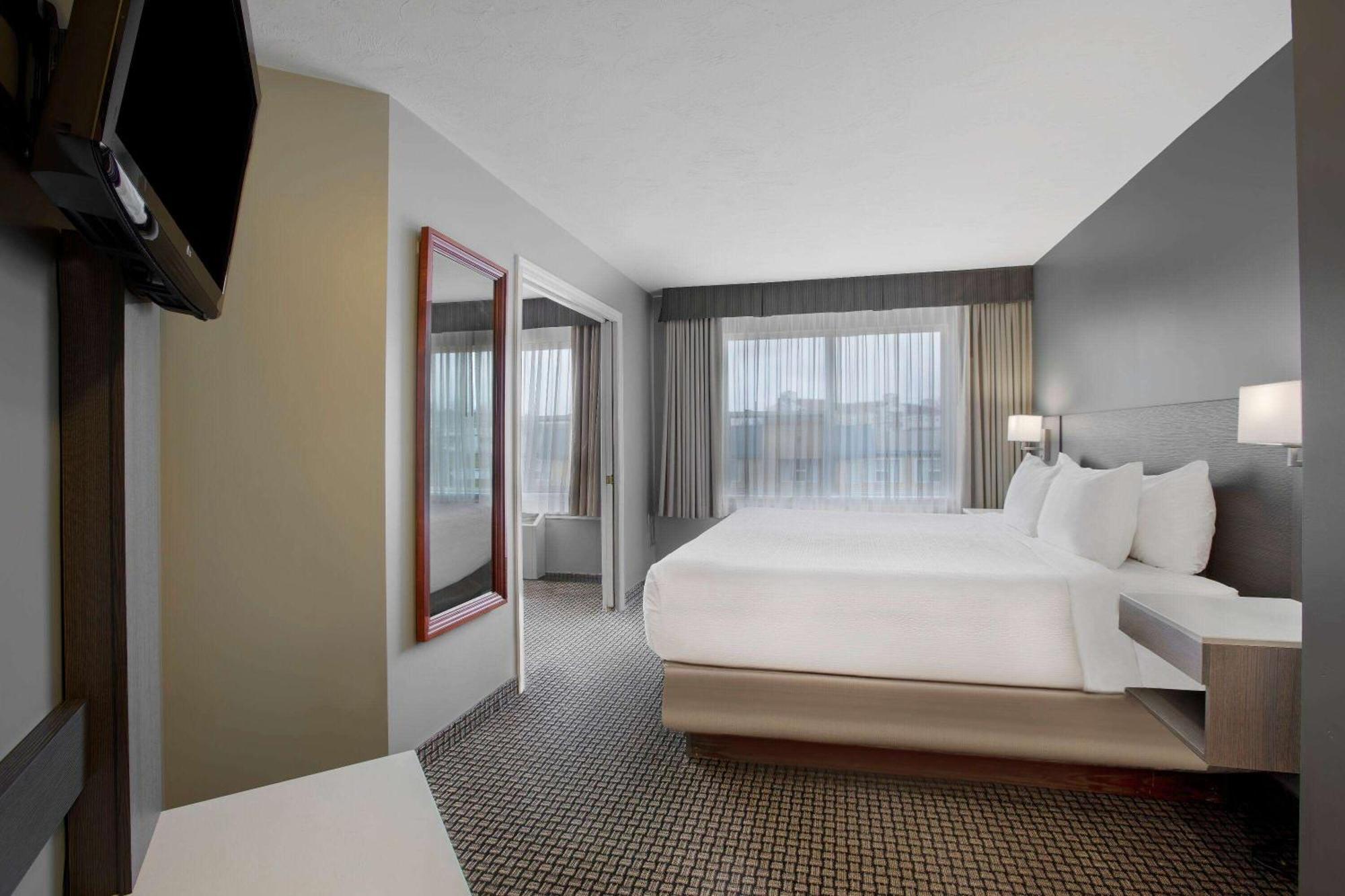 Days Inn & Suites By Wyndham Moncton Exteriör bild