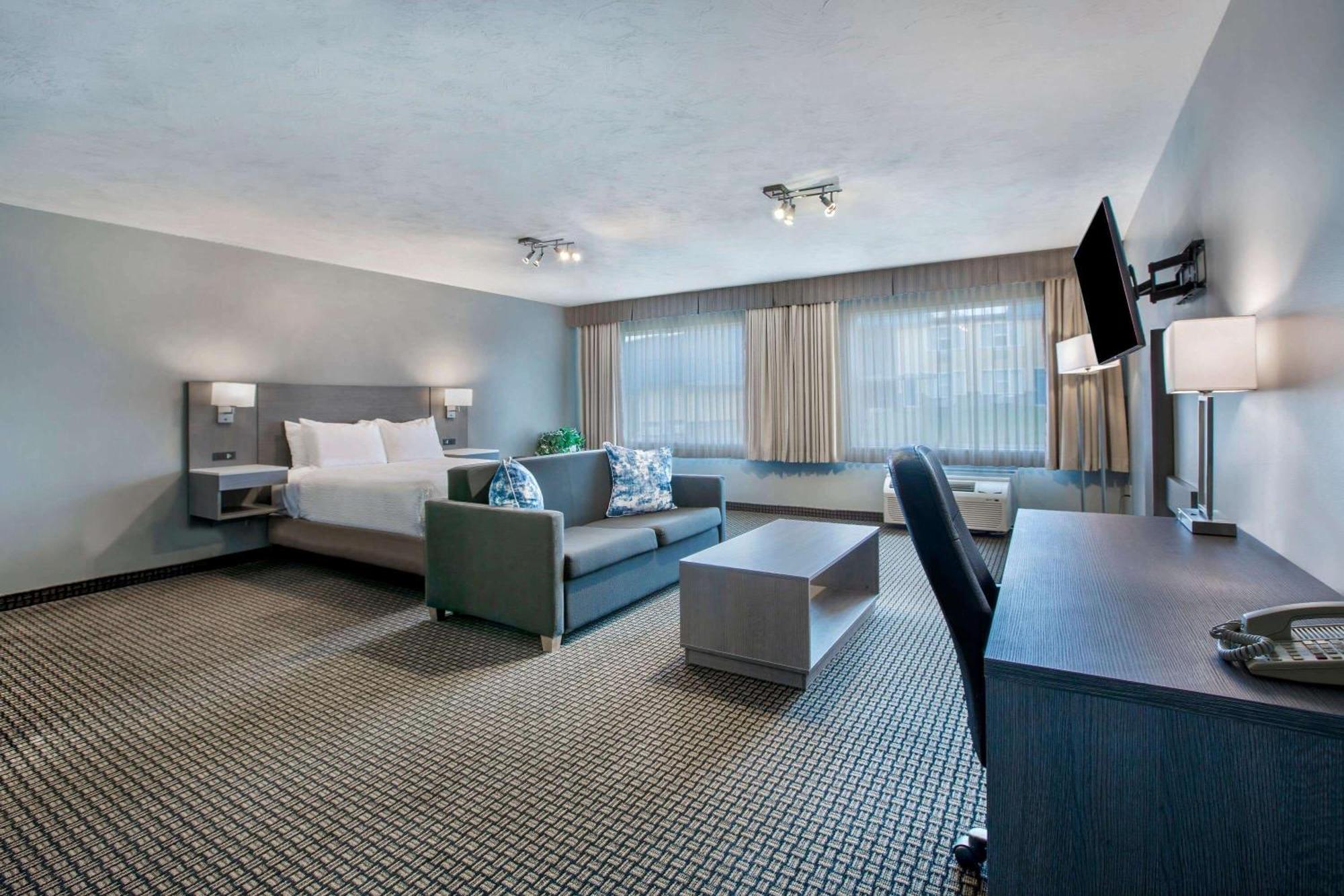 Days Inn & Suites By Wyndham Moncton Exteriör bild