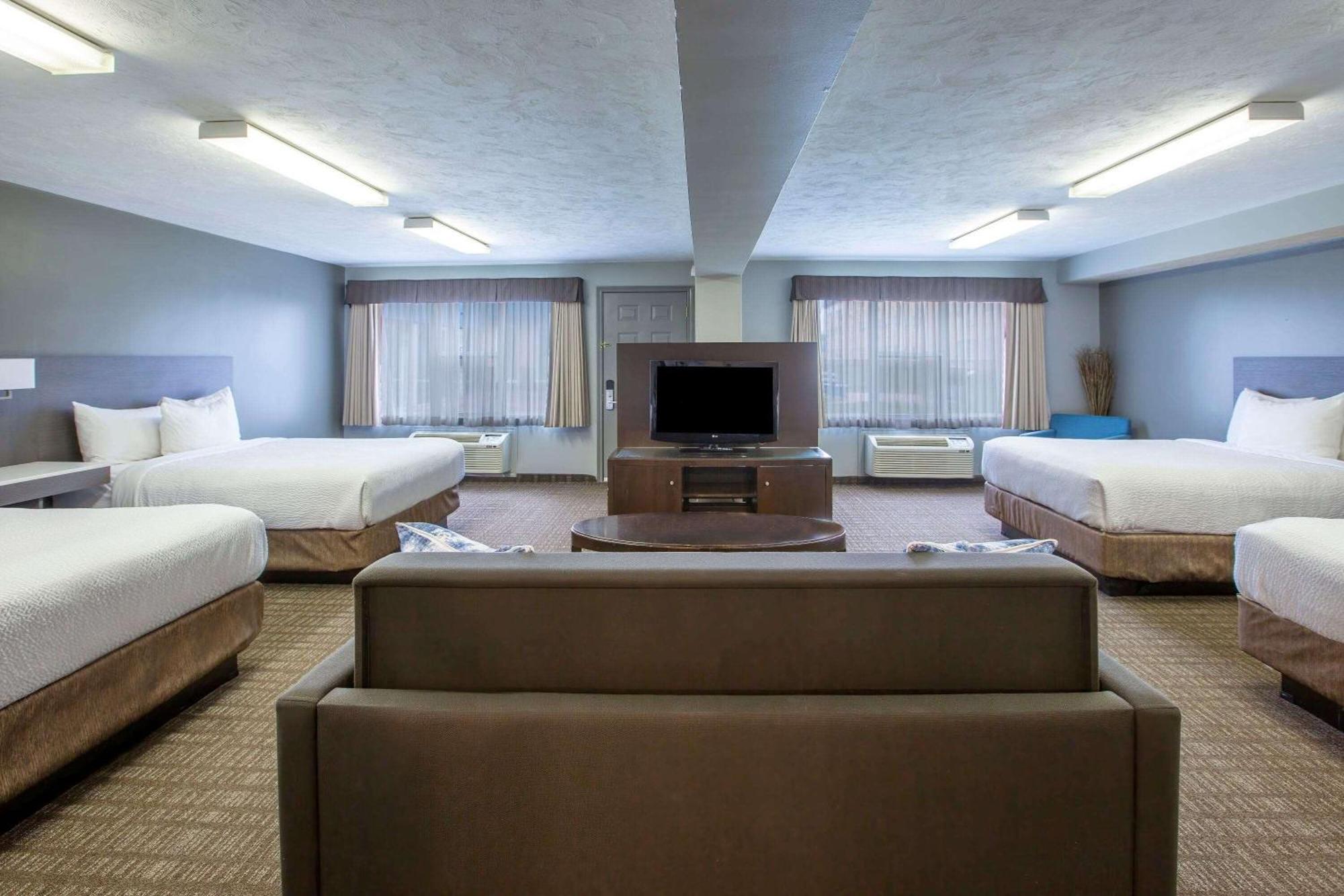 Days Inn & Suites By Wyndham Moncton Exteriör bild