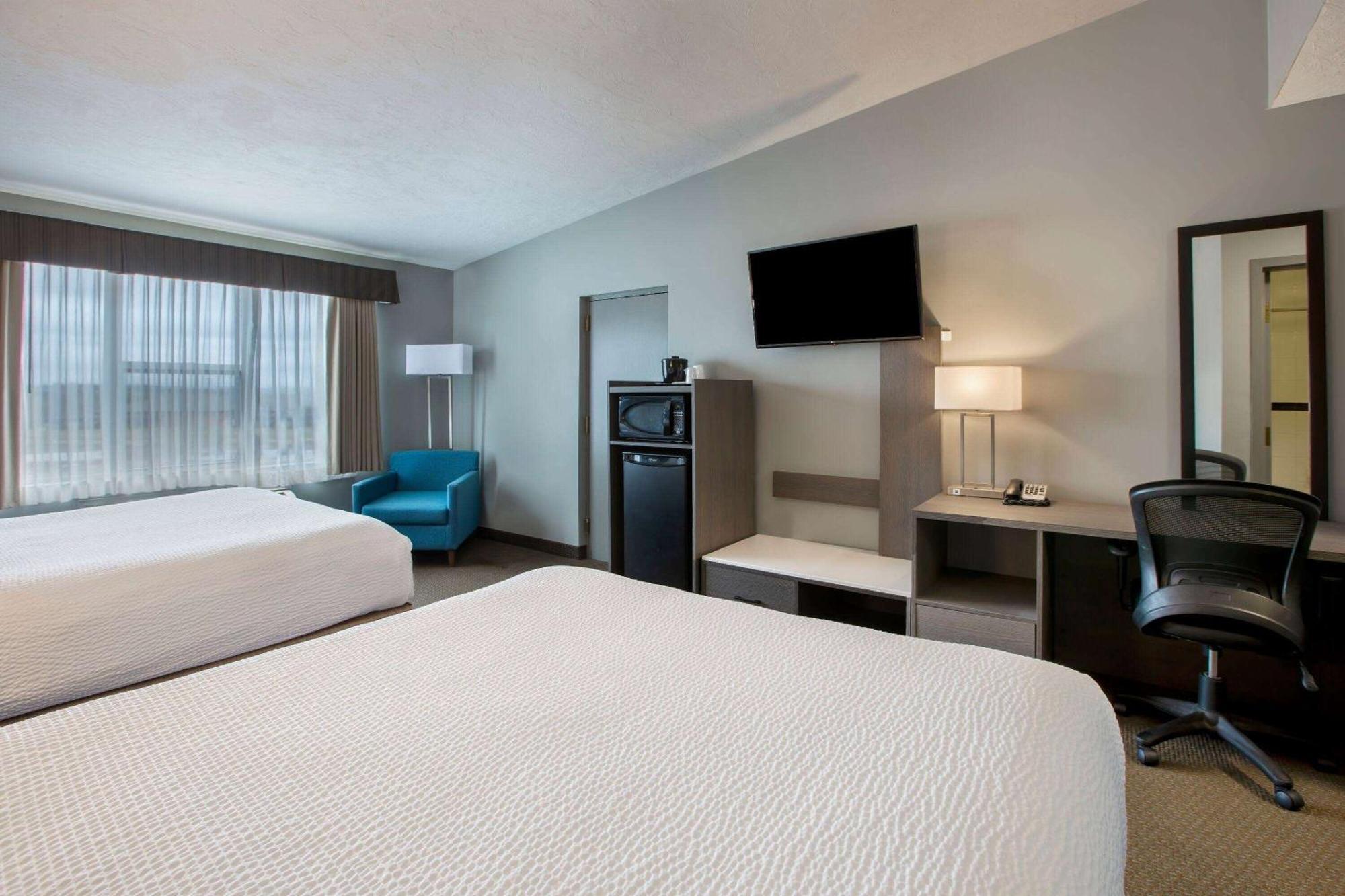 Days Inn & Suites By Wyndham Moncton Exteriör bild