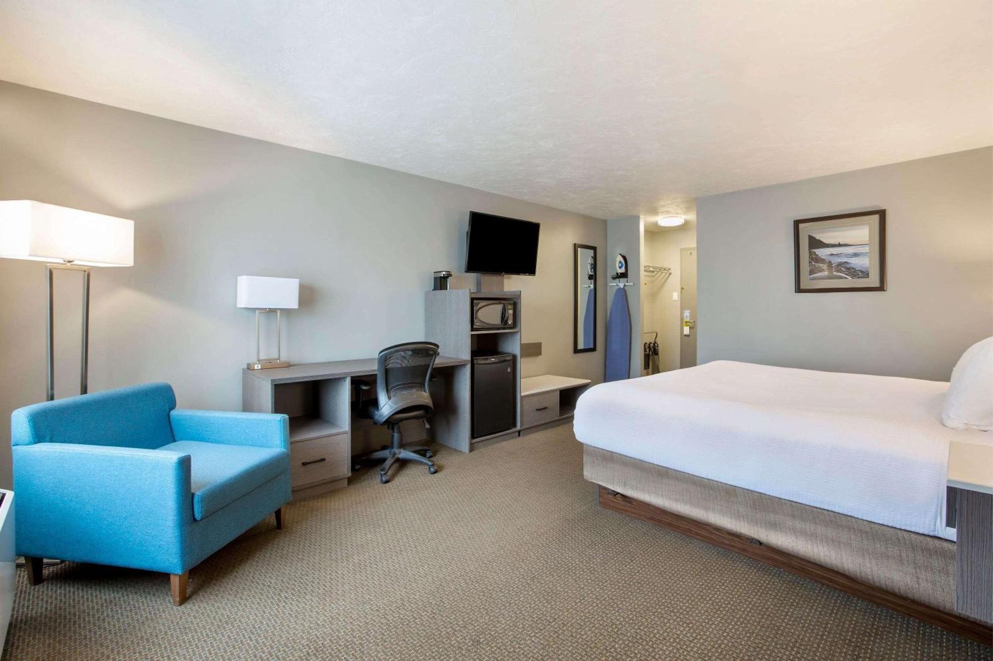Days Inn & Suites By Wyndham Moncton Exteriör bild